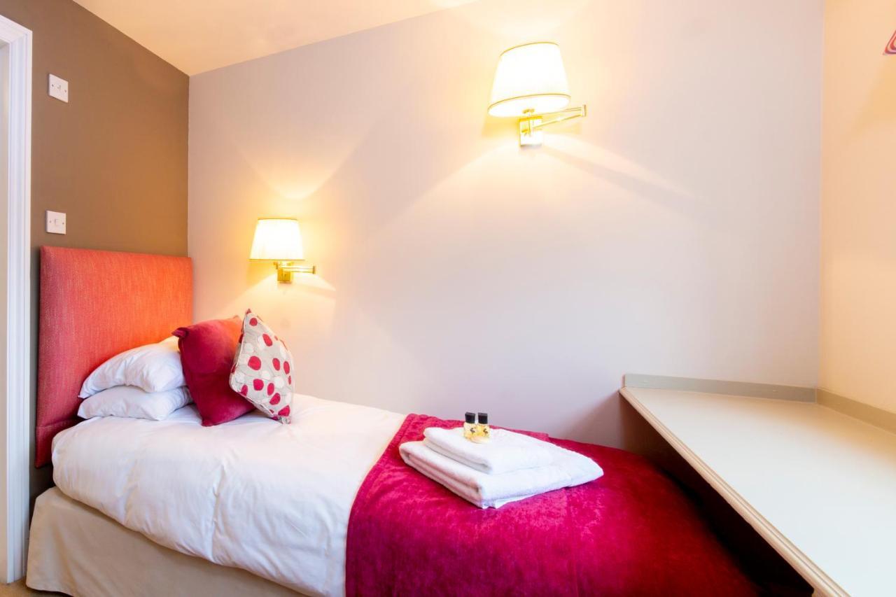 The White Hart Inn Ньюбері Номер фото